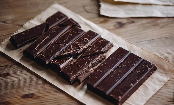stukken pure chocolade